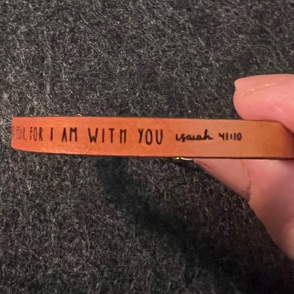 ✝️"Do not fear, for I am with you” Isaiah 41:10 Leather bracelet - Picture 5 of 10